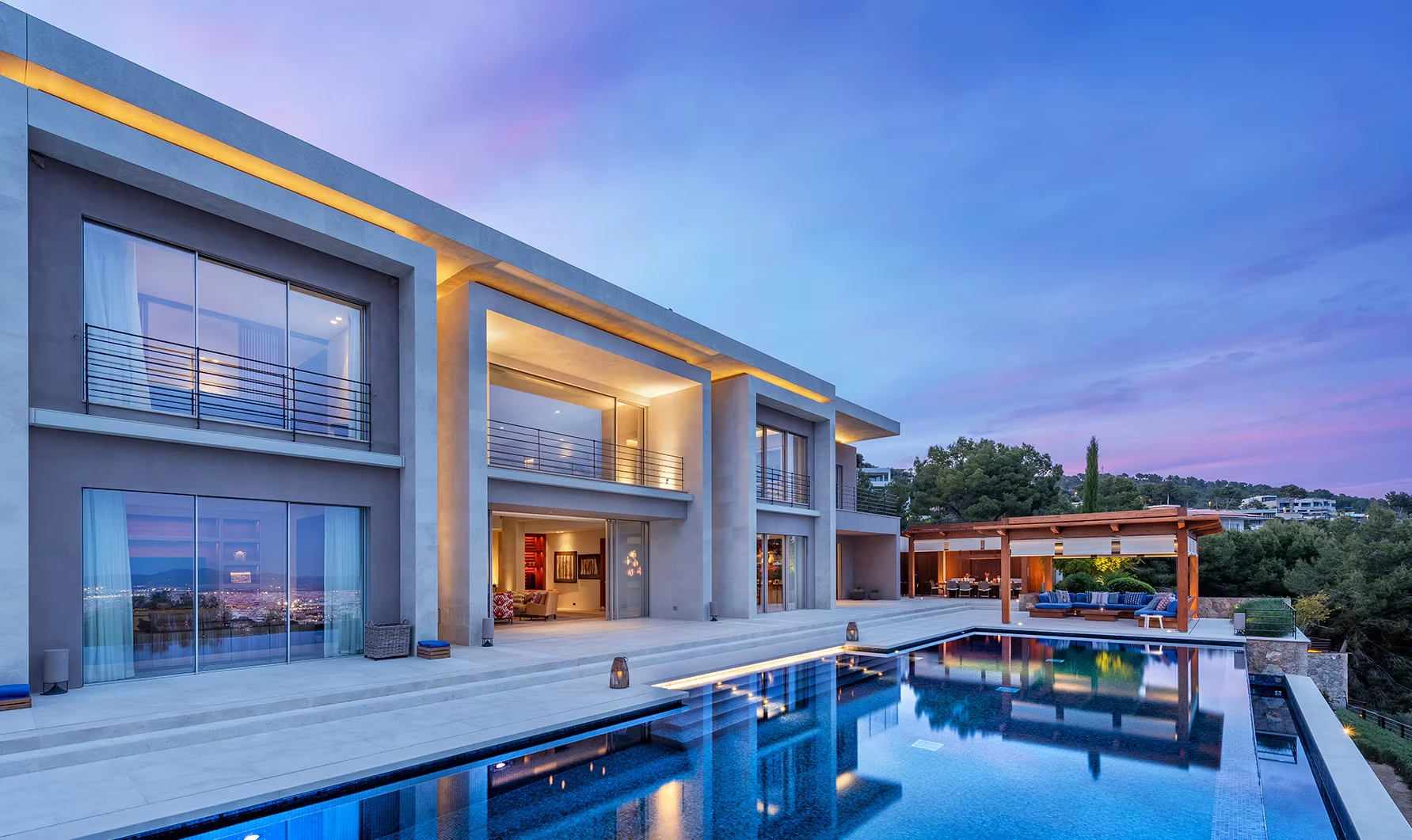 Piscina y exterior de villa de lujo en Mallorca